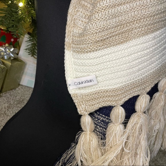 NWOT Beautiful Calvin Klein knit scarf - Picture 5 of 5